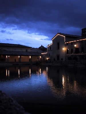 Bagno Vignoni in notturna